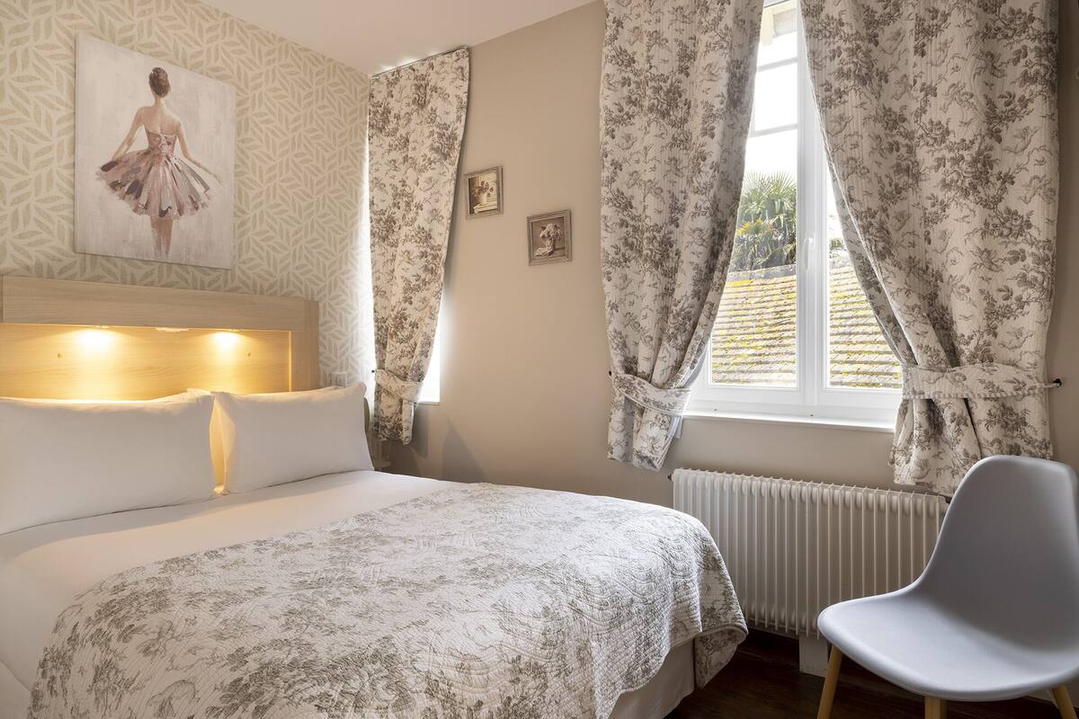 comfort double room | 1 bedroom, individually decorated, individually furnished, desk