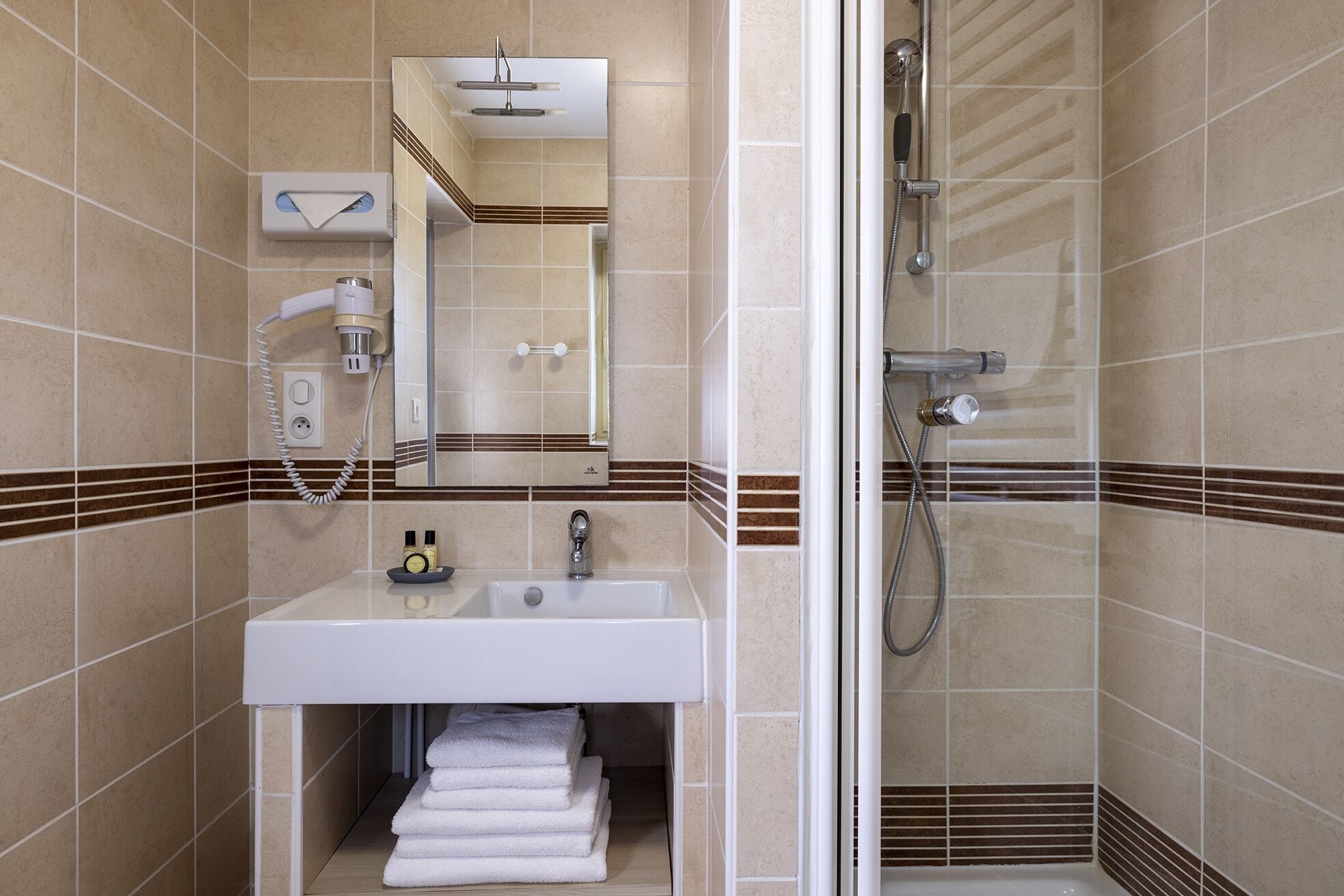 classic triple room | bathroom | shower, hair dryer, towels