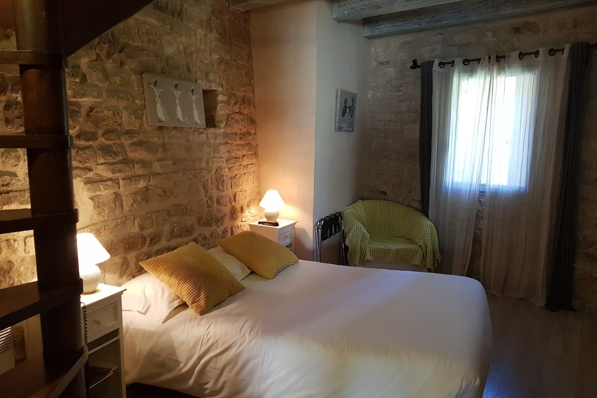 Quadruple Room Charm | Premium bedding, soundproofing, free WiFi, bed sheets