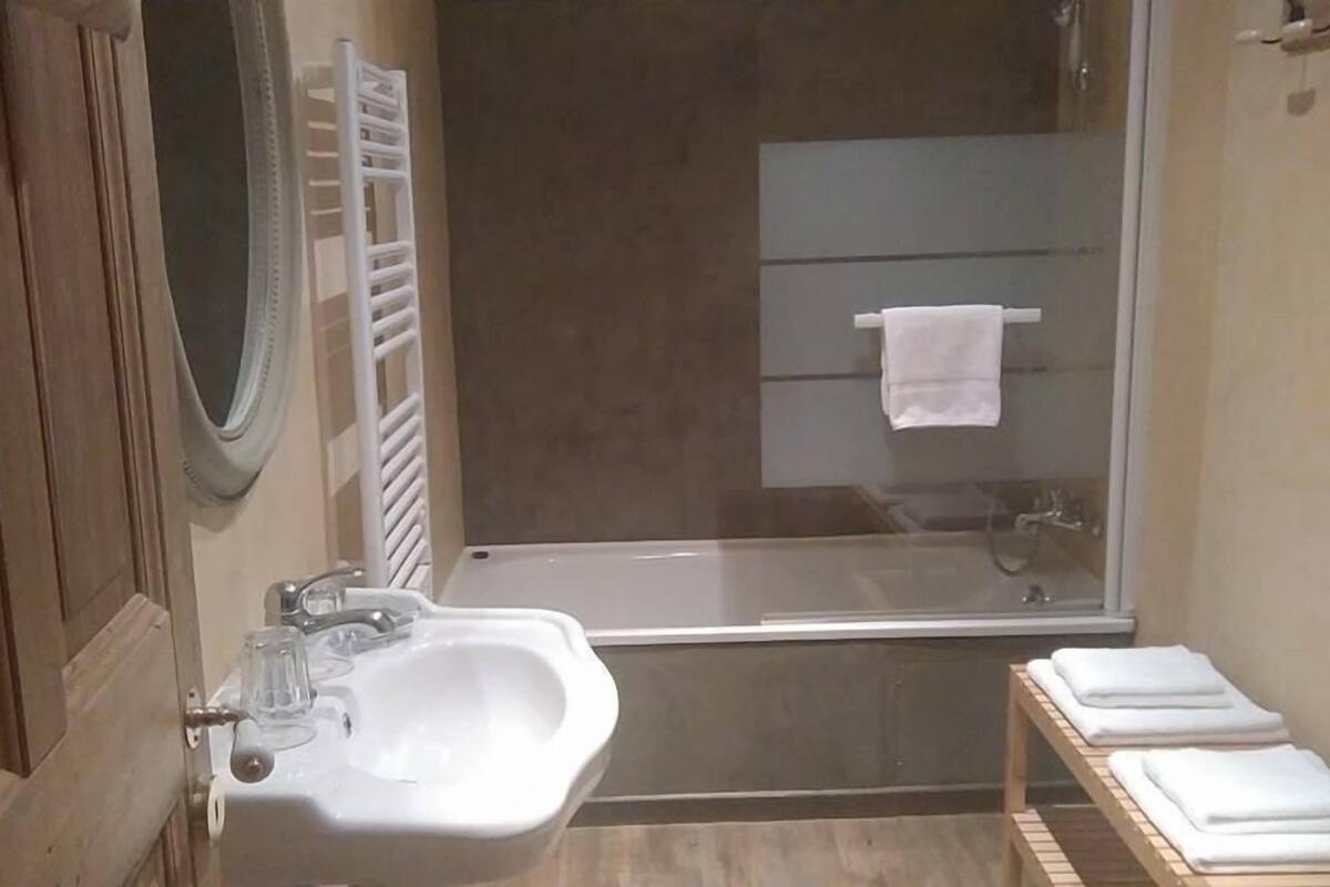 double room charm | bathroom | free toiletries, hair dryer, towels
