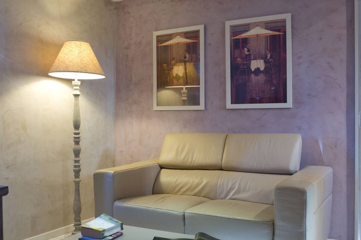 premium double room | living area | flat-screen tv