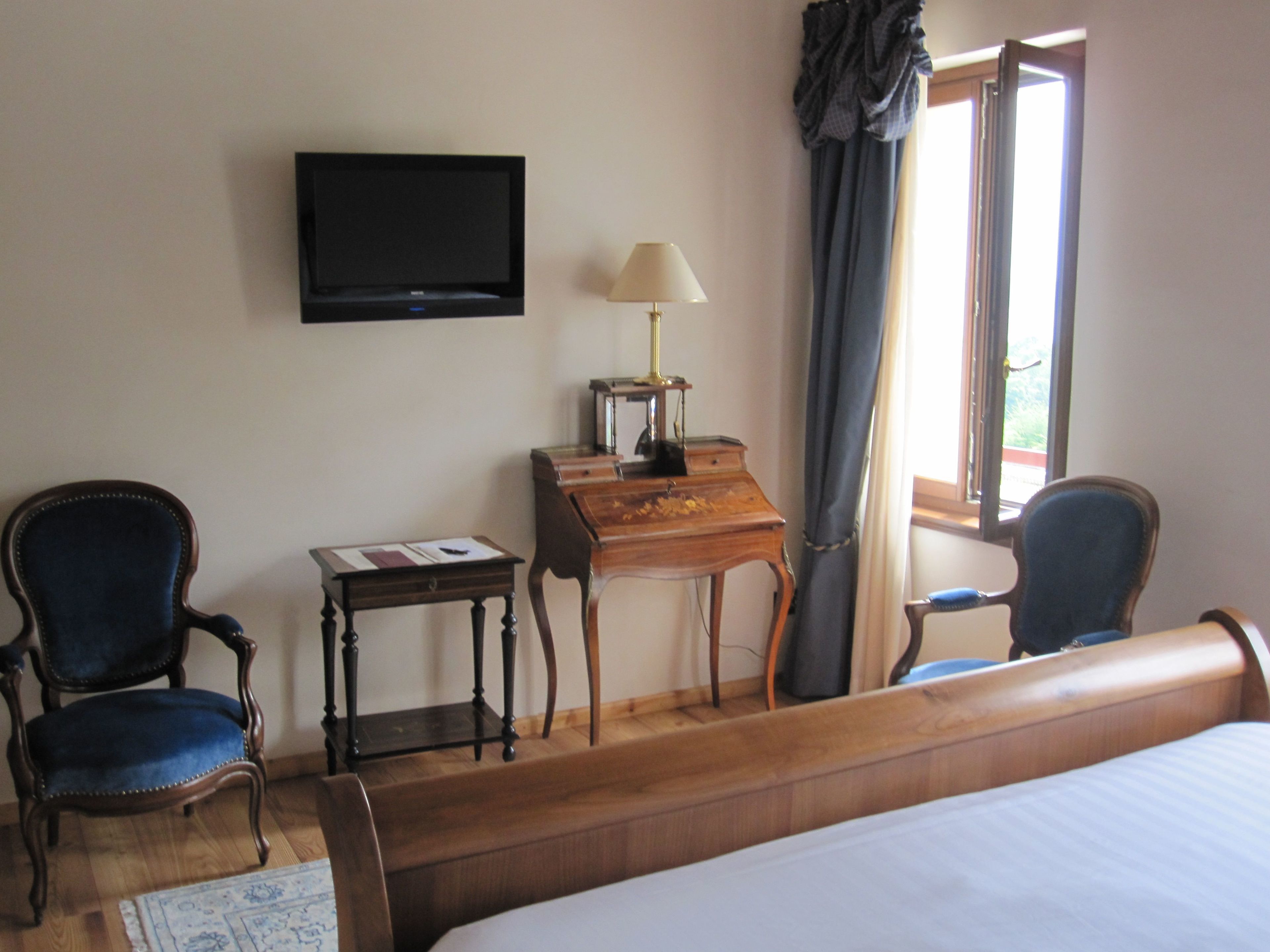 superior double or twin room, mountain view | minibar, in-room safe, individually furnished, desk