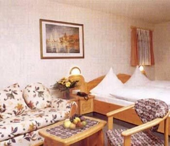 ミニバー、デスク、アイロン / アイロン台、ベビーベッド