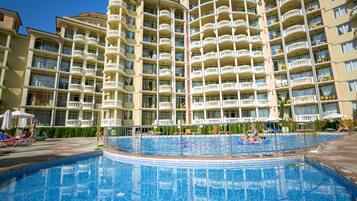 Seasonal outdoor pool, open 9 AM to 6 PM, pool umbrellas, sun loungers