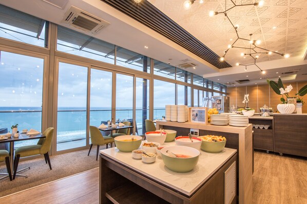 Breakfast, lunch and dinner served