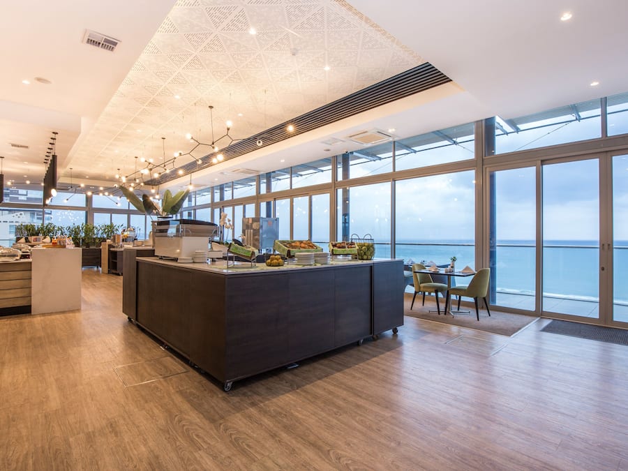 Breakfast, lunch and dinner served