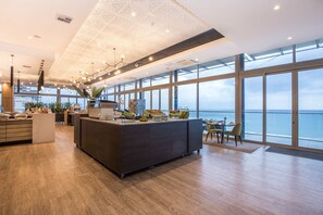 Breakfast, lunch and dinner served - Belaire Suites (Durban)