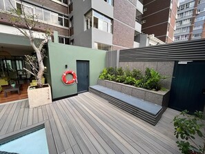 Outdoor pool - Belaire Suites (Durban)