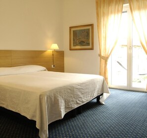 In-room safe, desk, cribs/infant beds, free WiFi - Al Caminetto (Nago-Torbole)