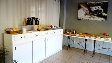 Daily buffet breakfast for a fee