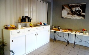 Petit déjeuner buffet servi tous les jours en supplément