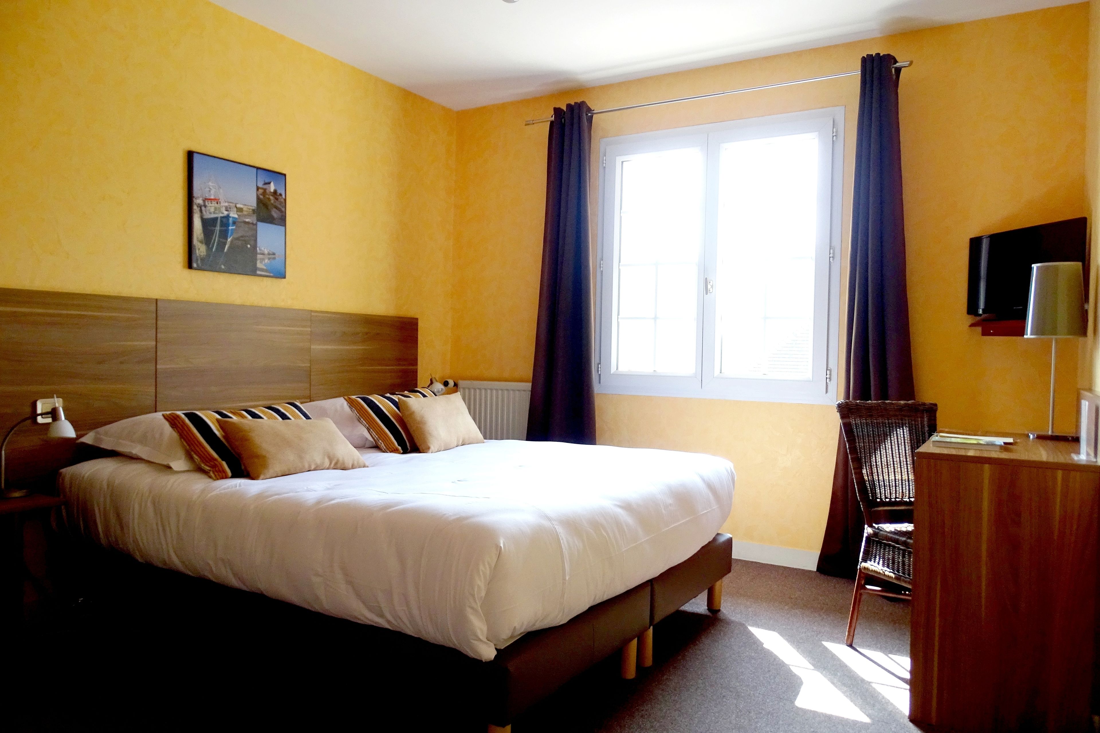 Comfort Double Room | Desk, iron/ironing board (on request), WiFi (free)