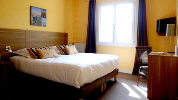 Comfort Double Room | Desk, iron/ironing board (on request), WiFi (free)