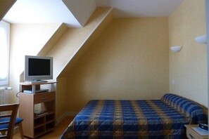 مكتب وواي فاي مجانًا وملاءات أسرّة