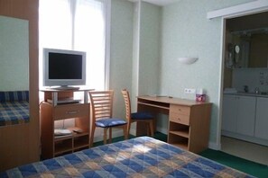 مكتب وواي فاي مجانًا وملاءات أسرّة