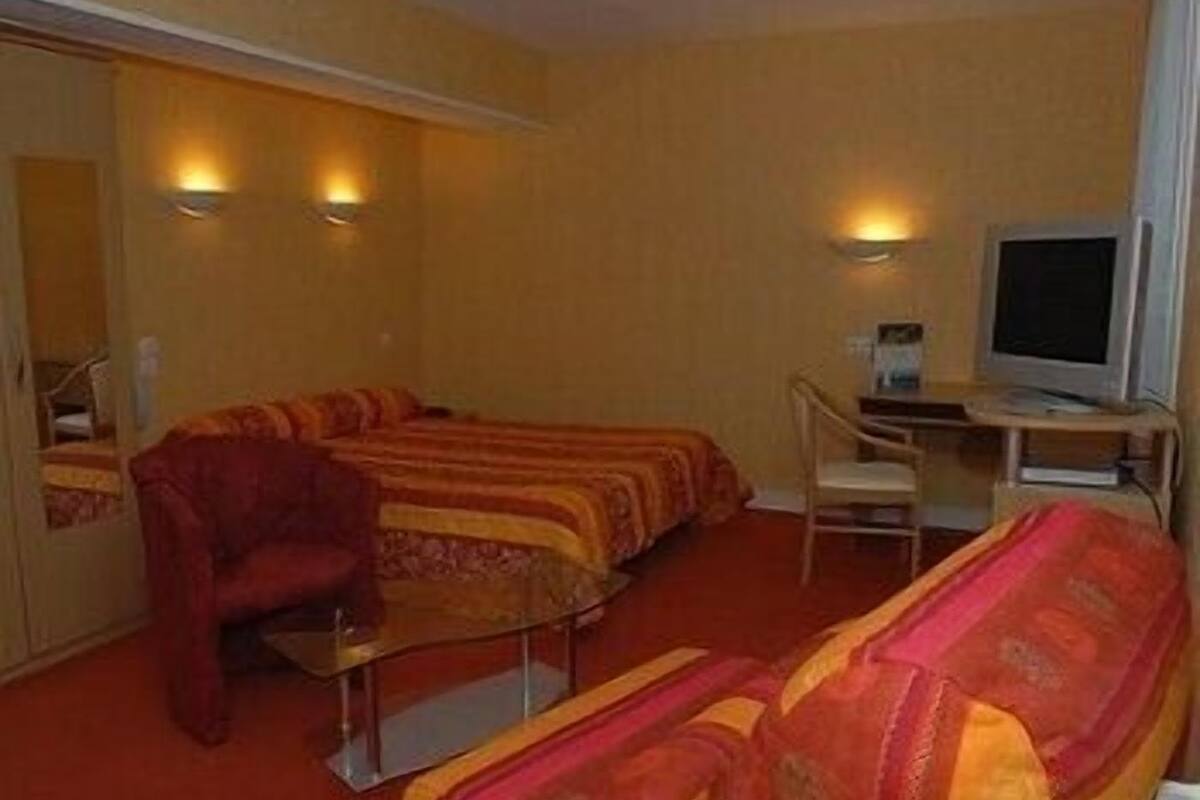 superior double room | desk, free wifi, bed sheets