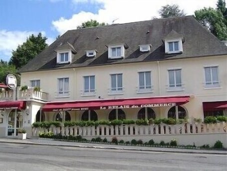 Front of property. LOGIS HOTEL RESTAURANT DU COMMERCE