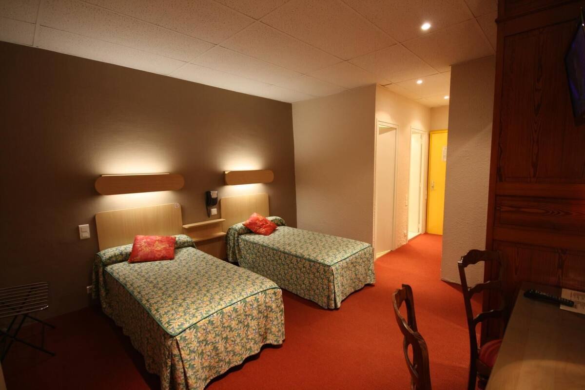 Standaard kamer, 2 eenpersoonsbedden | Een bureau, gratis babybedden, gratis wifi, beddengoed