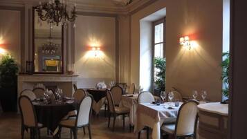 Lunch and dinner served, French cuisine