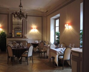 Lunch and dinner served - Grand Hôtel Moderne et Pigeon (Limoux)