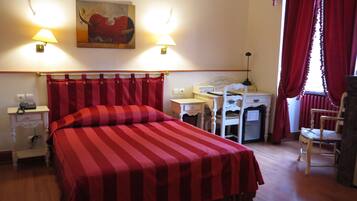 Single Room | Minibar, in-room safe, soundproofing, free WiFi