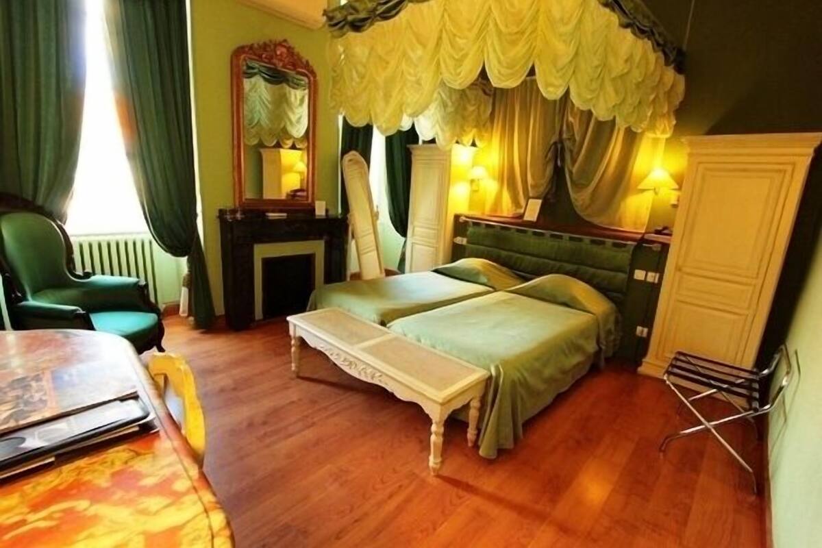 Standard Room, 2 Twin Beds | Minibar, in-room safe, soundproofing, WiFi (free)