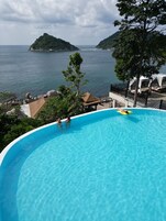 2 piscinas al aire libre, sombrillas, sillones reclinables de piscina