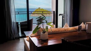 Minibar, bureau, espace de travail pour ordinateur portable