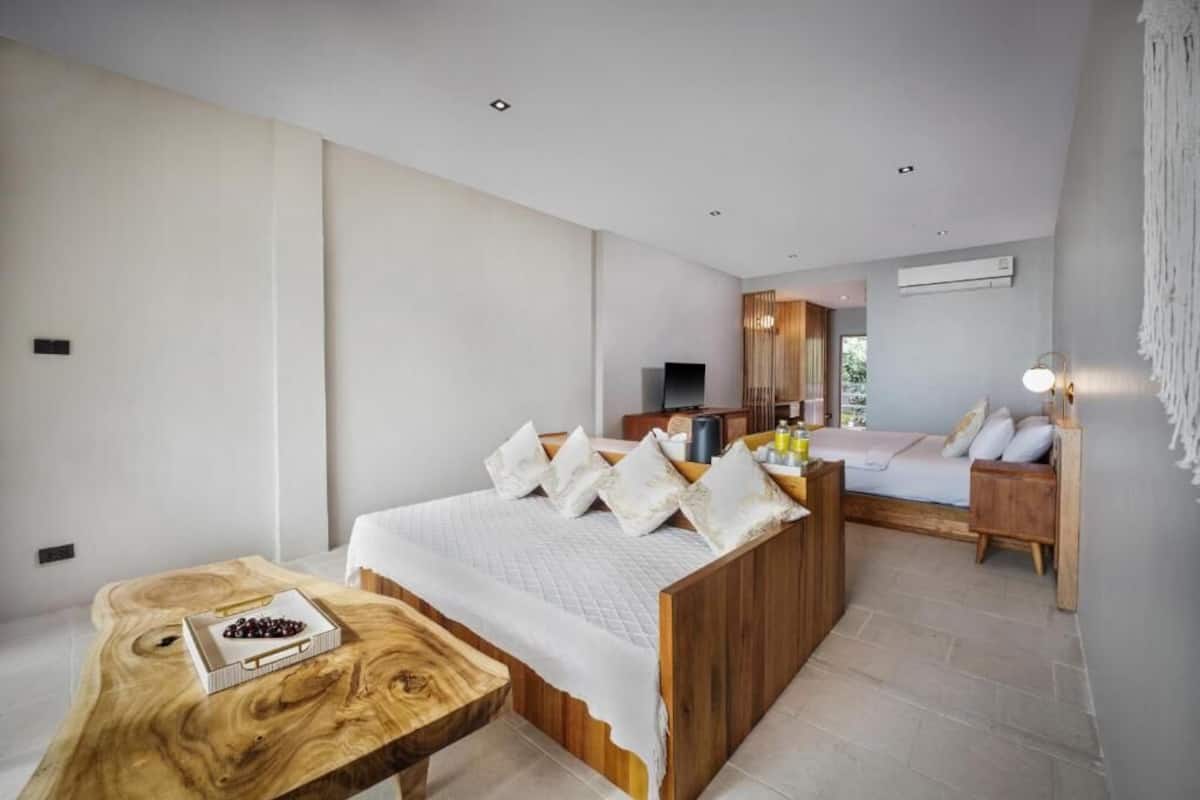 1 bedroom, minibar, desk, laptop workspace