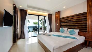 Minibar, desk, laptop workspace, blackout curtains