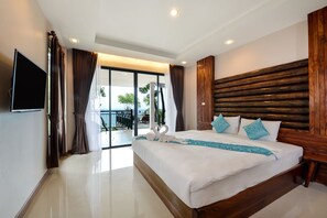 Minibar, desk, laptop workspace, blackout drapes - Dusit Buncha Koh Tao by Riya Group (Koh Tao)