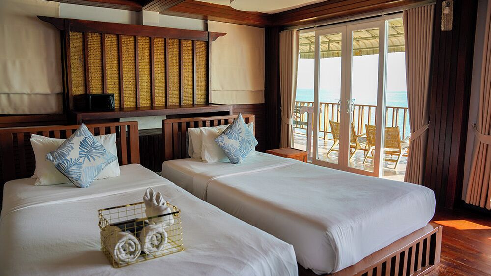 Pavilion Seafront Family villa