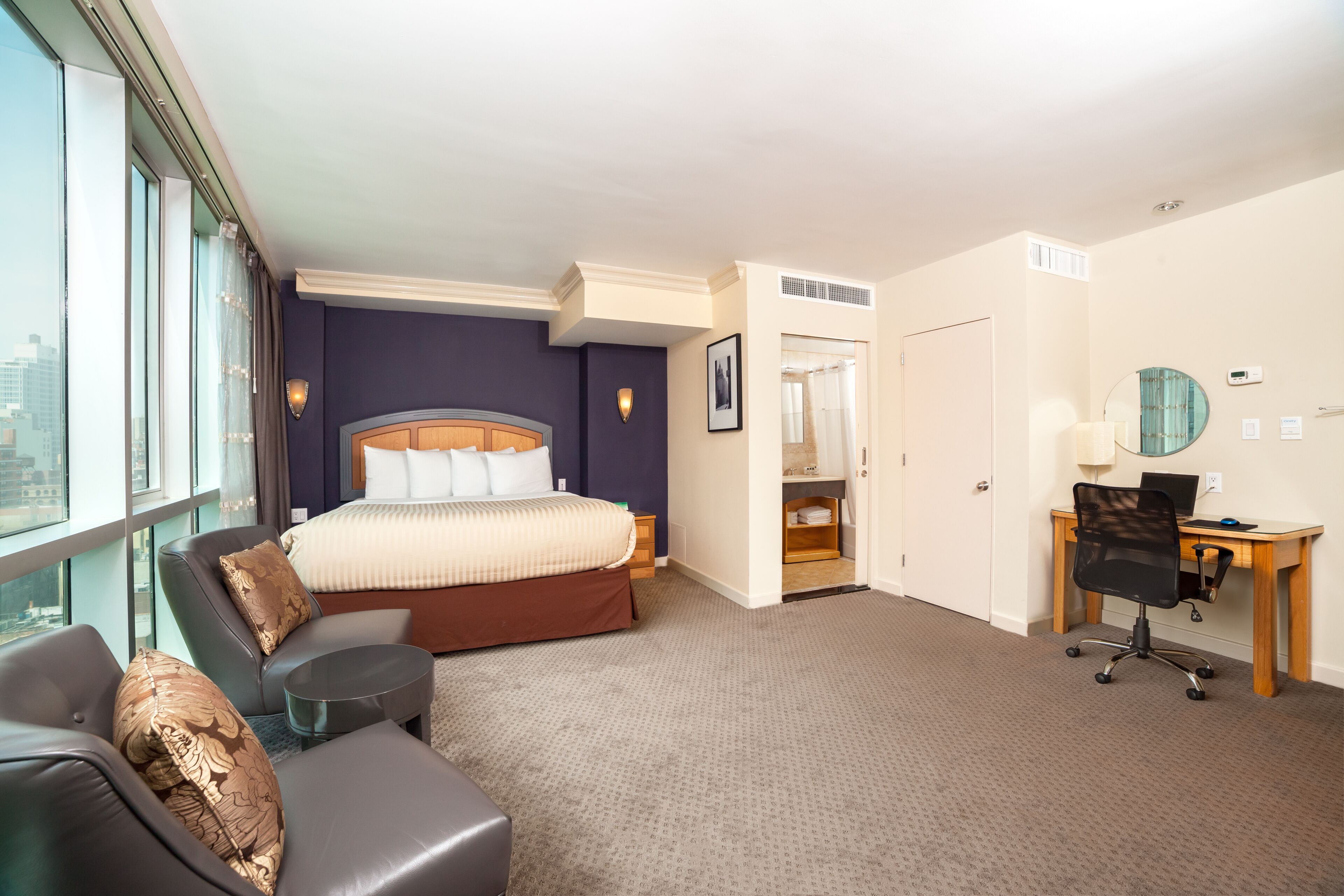 king suite deluxe | pillow-top beds, in-room safe, desk, soundproofing