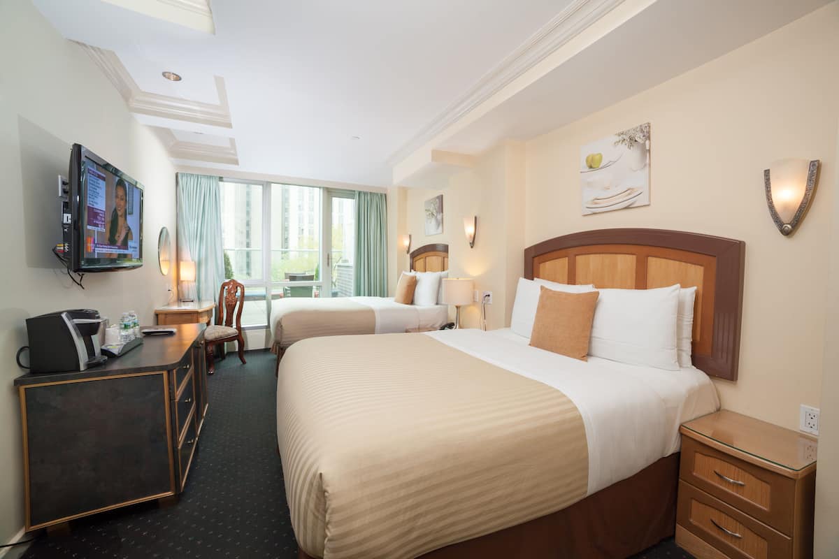 Deluxe Queen Room With Terrace | 特厚豪華床墊、房內夾萬、書桌、隔音