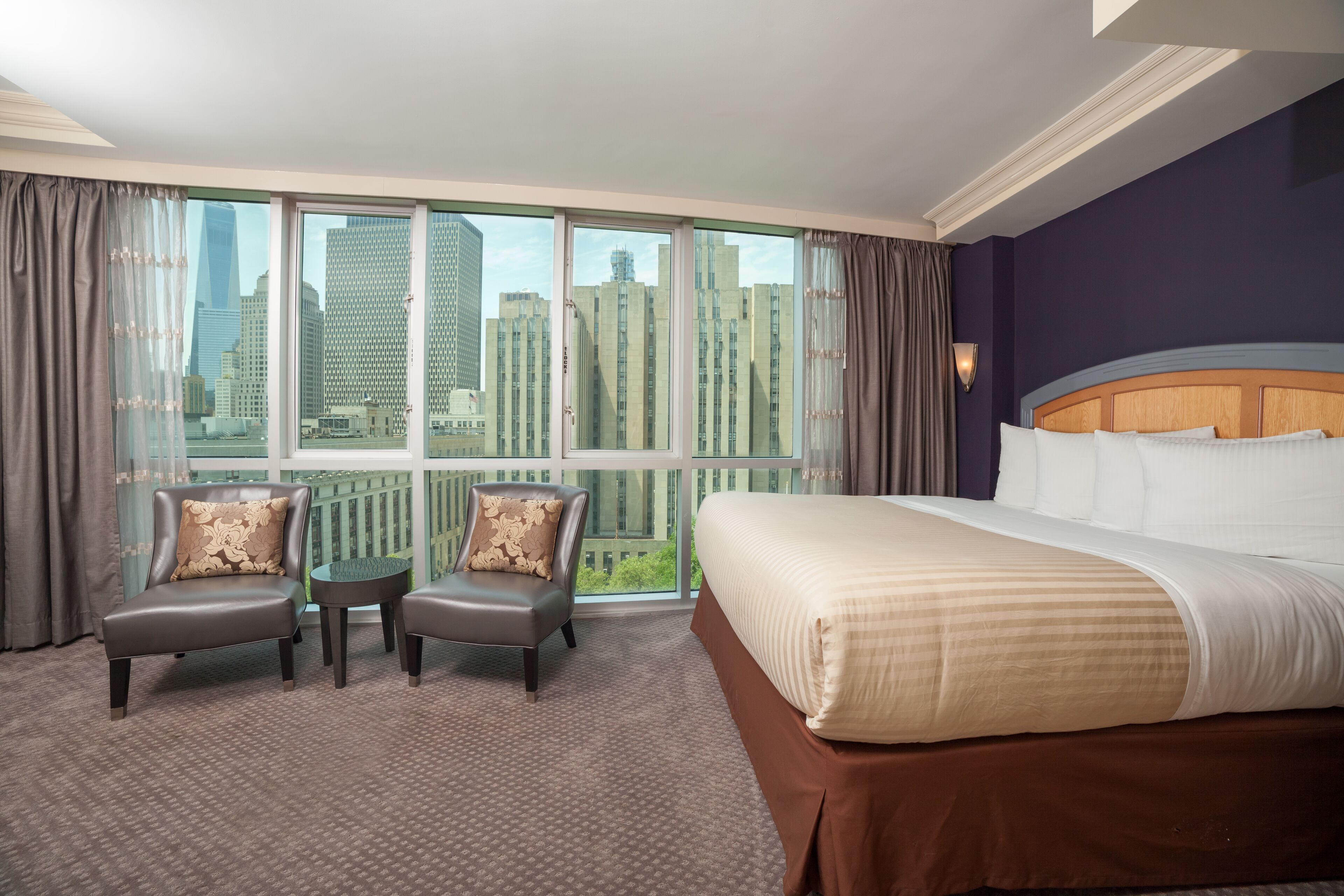 King Suite Deluxe | Pillowtop beds, in-room safe, desk, soundproofing