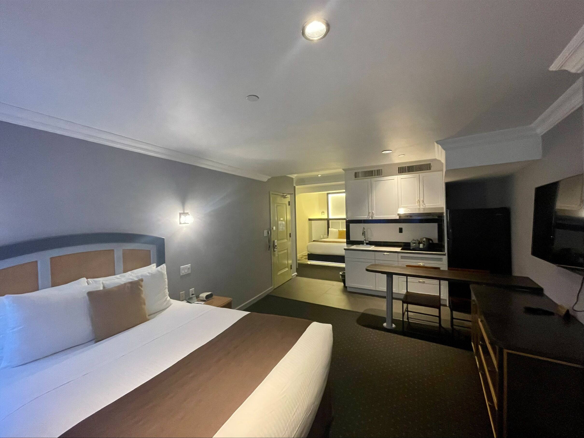 deluxe family | pillow-top beds, in-room safe, desk, soundproofing