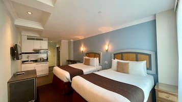 Deluxe Family Room with City View | Pillowtop beds, in-room safe, desk, soundproofing