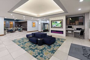 Lobby - La Quinta Inn & Suites by Wyndham Austin NW/Lakeline Mall (Austin)