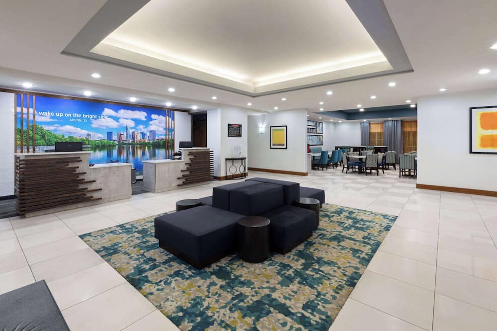 La Quinta Inn & Suites by Wyndham Austin NW/Lakeline Mall