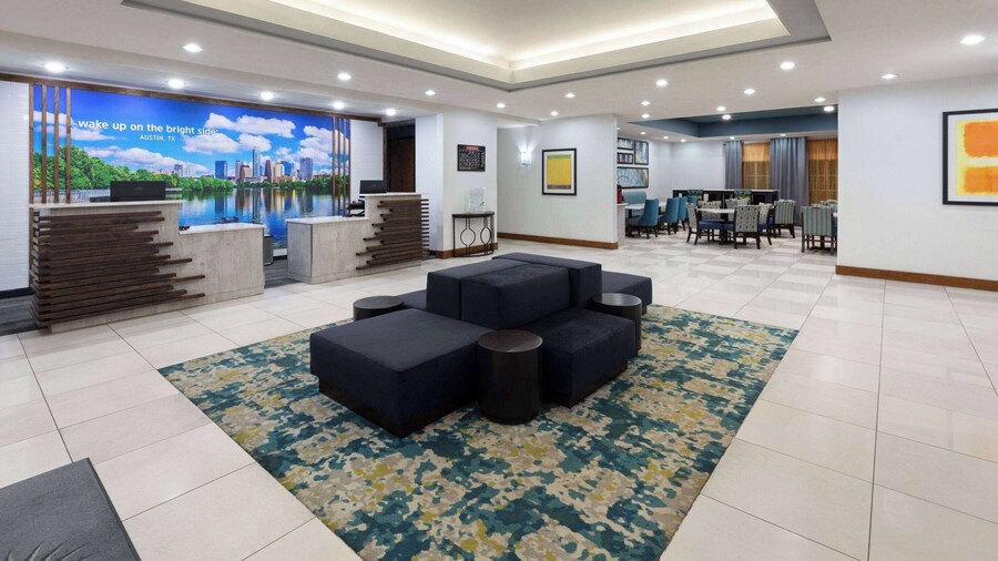 La Quinta Inn & Suites by Wyndham Austin NW/Lakeline Mall