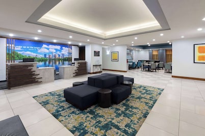 La Quinta Inn & Suites by Wyndham Austin NW/Lakeline Mall