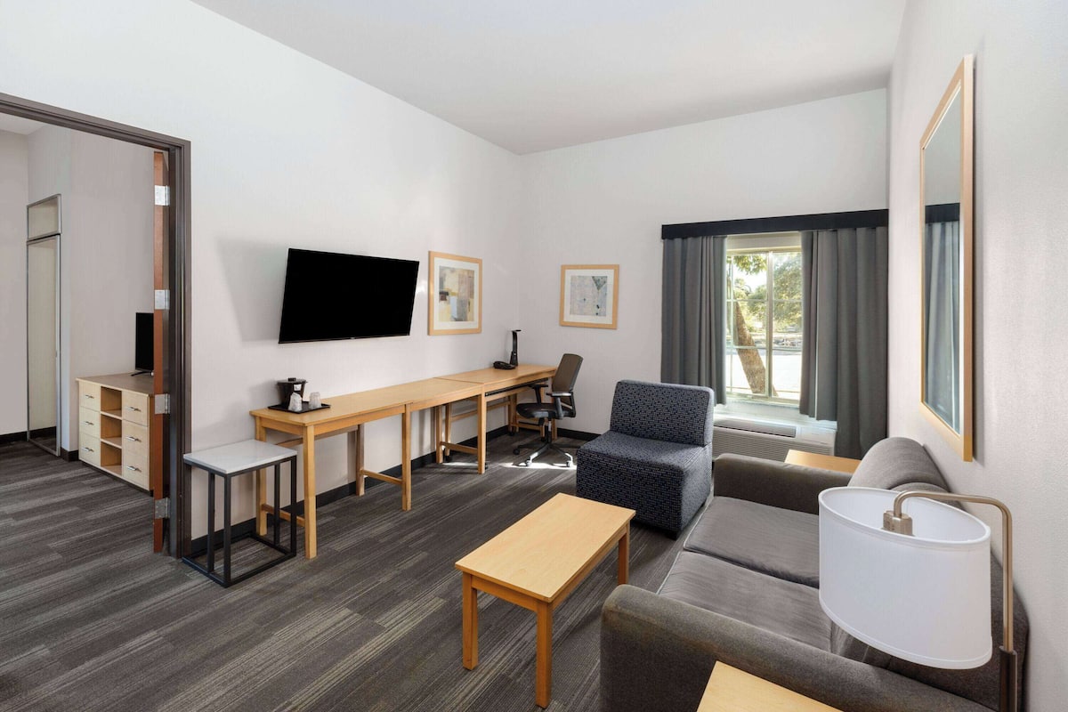 Family Suite, 1 King Bed, Accessible, Non Smoking (Hearing, Mobility Tub w/Grab Bars)
