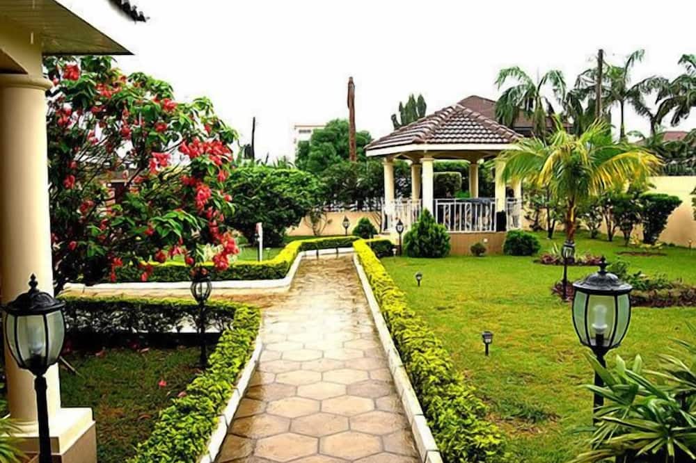 Acacia Lodge, North Legon