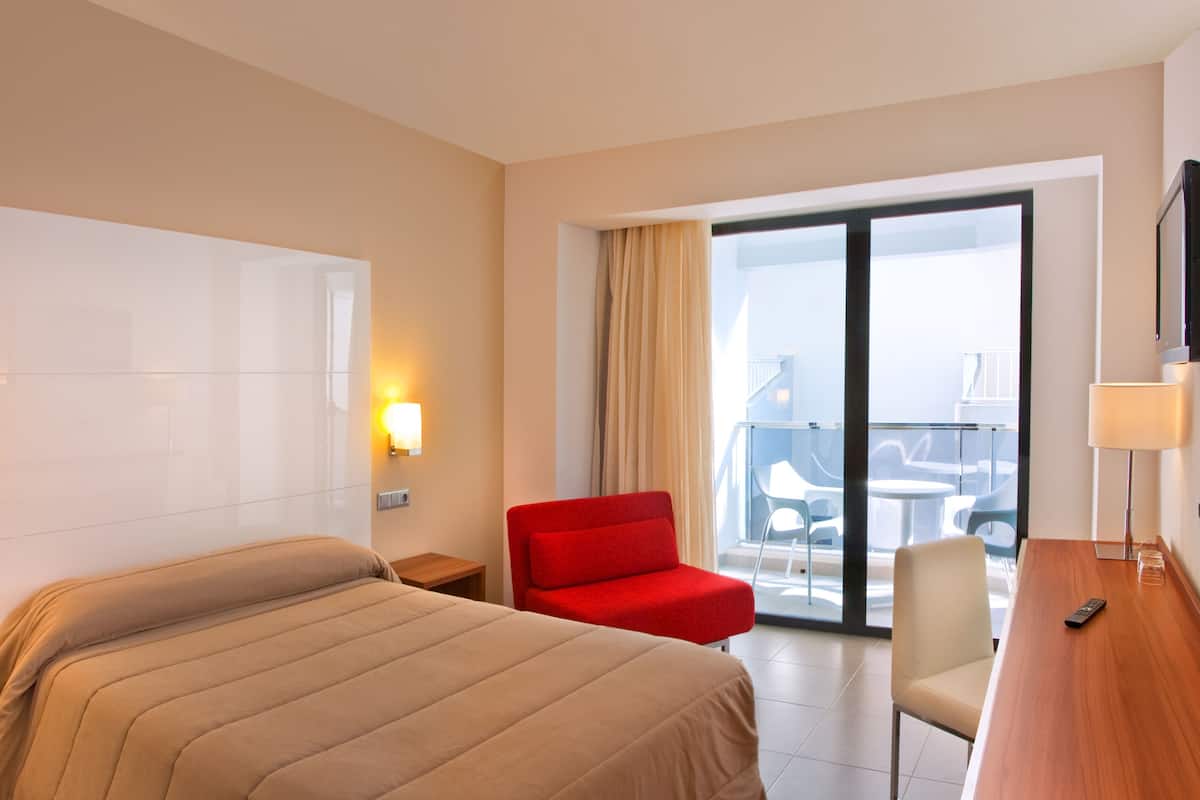 economy double room, balcony (2 adults) | select comfort beds, minibar, in-room safe, desk