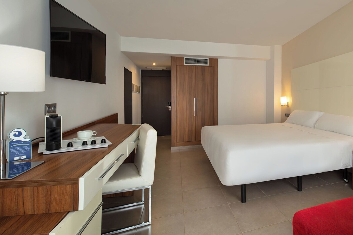 Select Comfort beds, minibar, in-room safe, desk