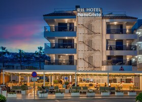 Fachada de la propiedad por la tarde o noche