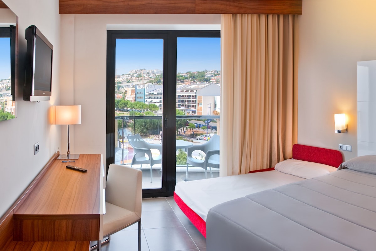 Select Comfort beds, minibar, in-room safe, desk