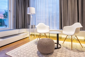 Premium bedding, in-room safe, individually decorated