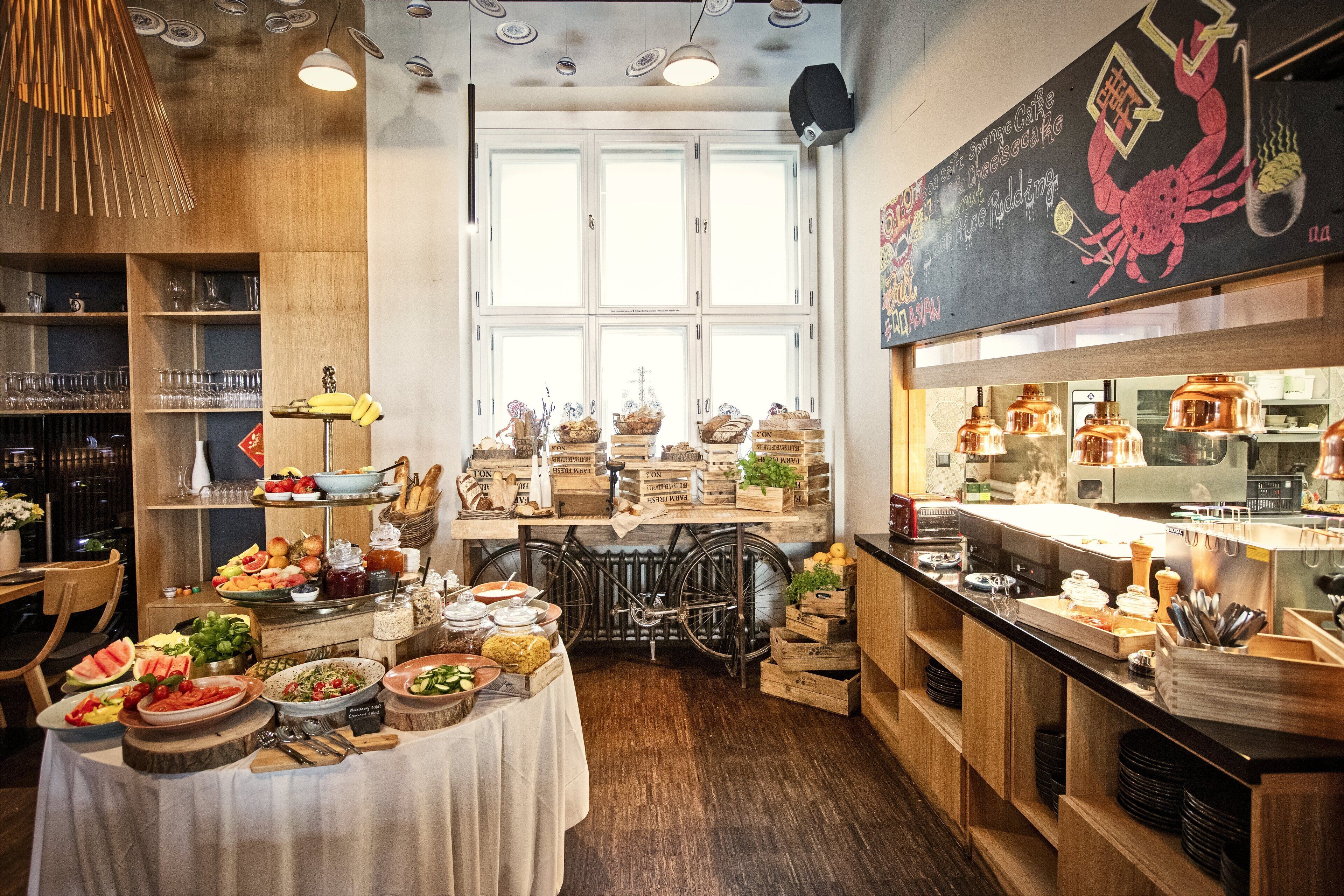 Daily continental breakfast (EUR 17 per person)
