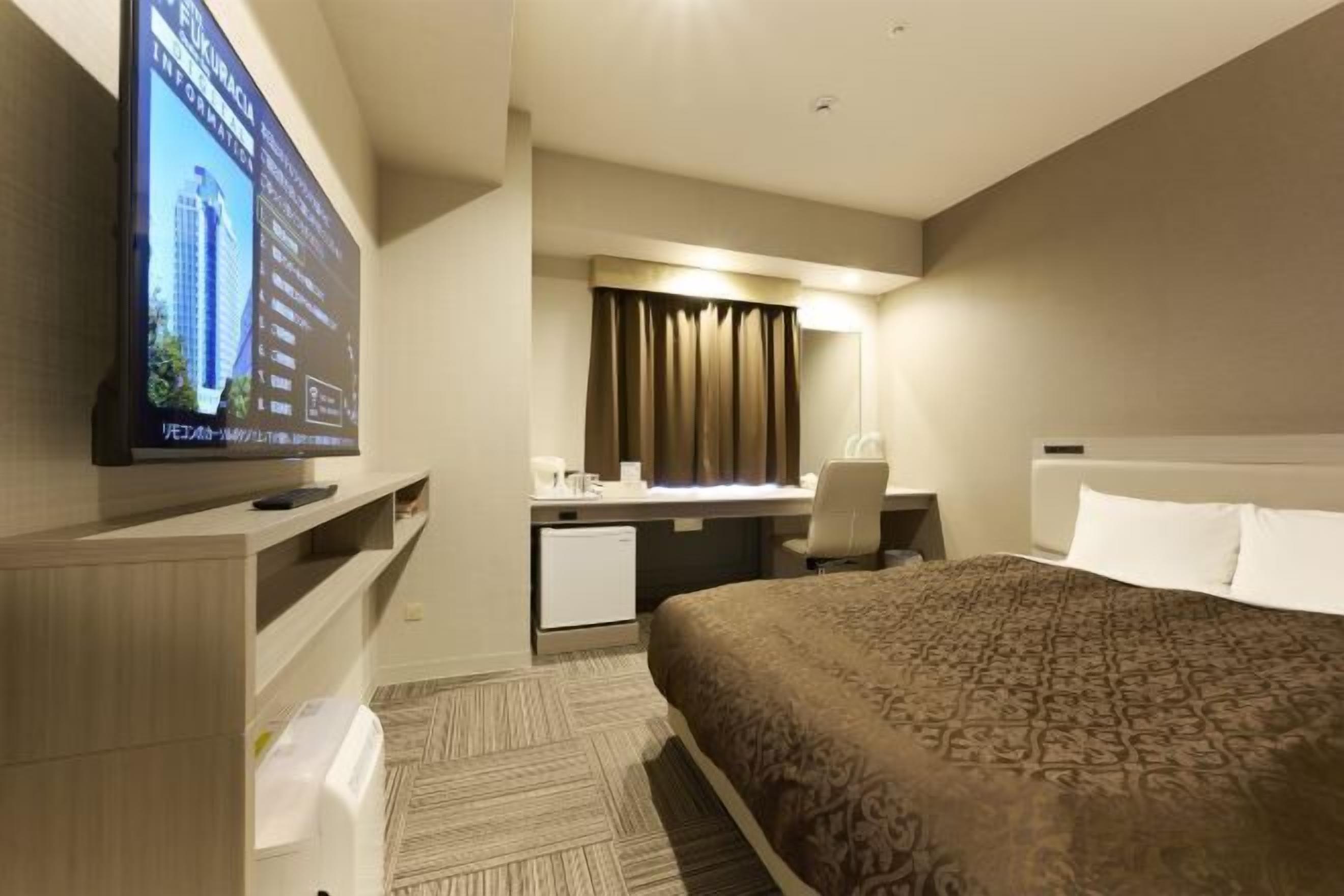 Zimmersafe, Schreibtisch, laptopgeeigneter Arbeitsplatz